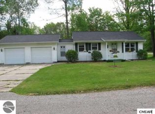 507 Riverside St, Clare, MI 48617