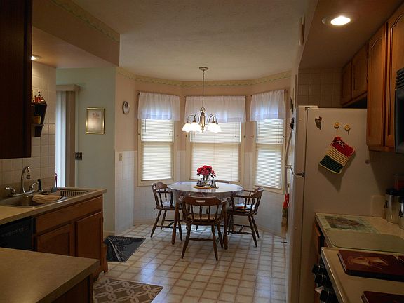 4th image of 56797 Joseph Ln