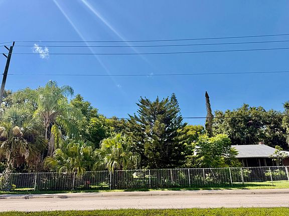 3rd image of 304 SE 4TH Street