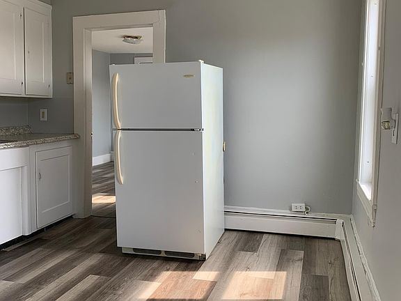 3rd image of 18 E Pearl St #6