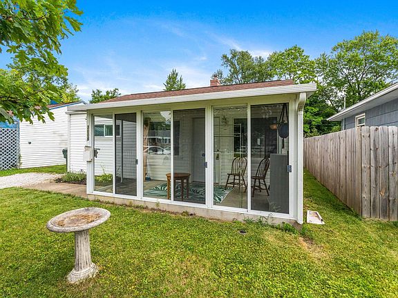 3rd image of 3008 Hiawatha St