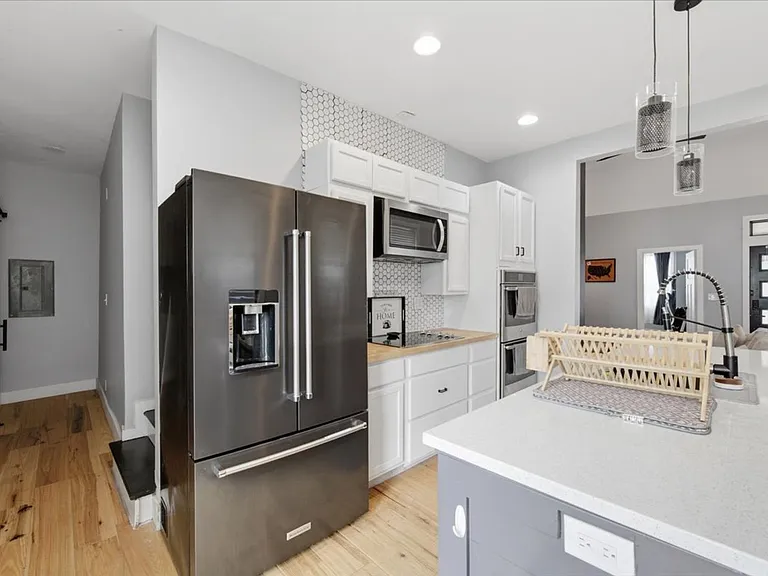 1605 English Ave — Photo 8