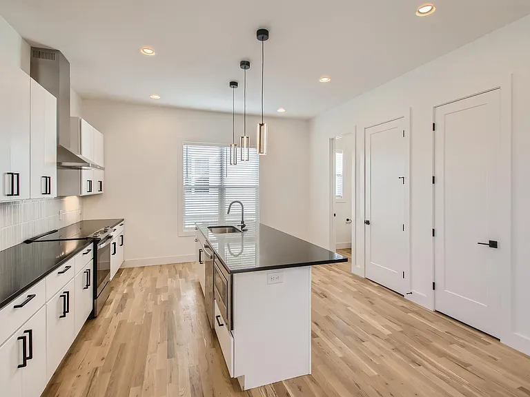 405 Serenity Ln — Photo 23