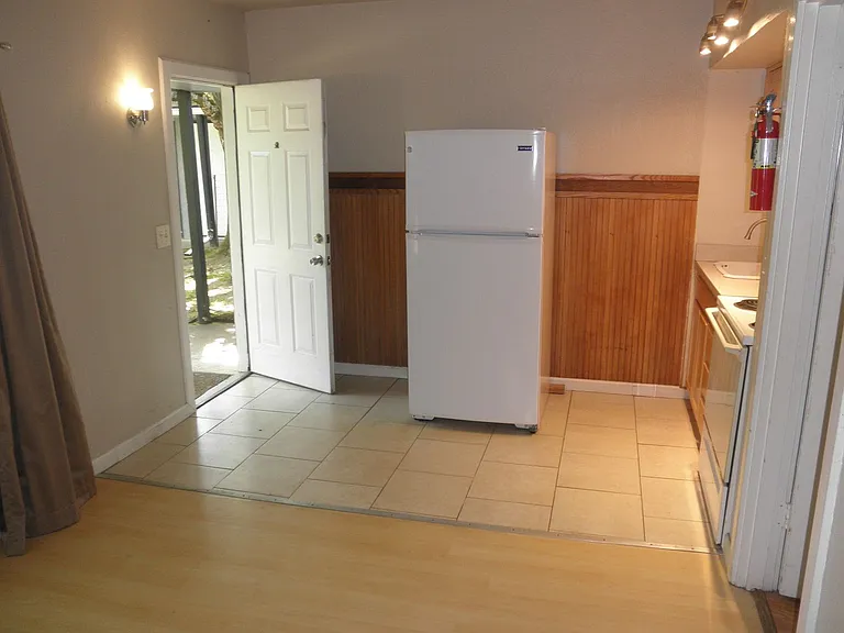 1120 3rd St NW — Photo 3
