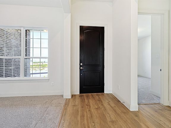 2nd image of 513 Carriage Hill Rd