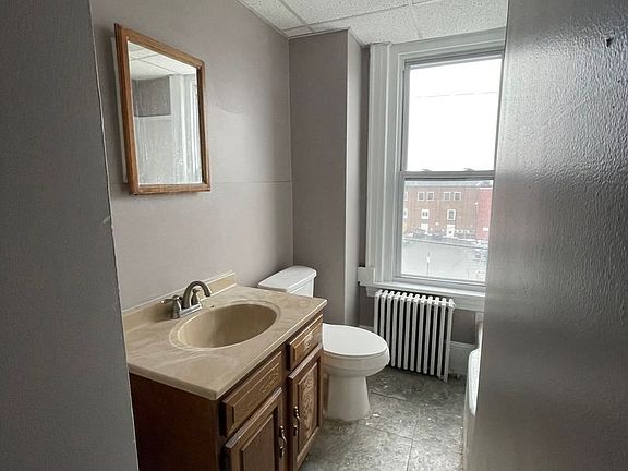 4th image of 220 Iron St #2