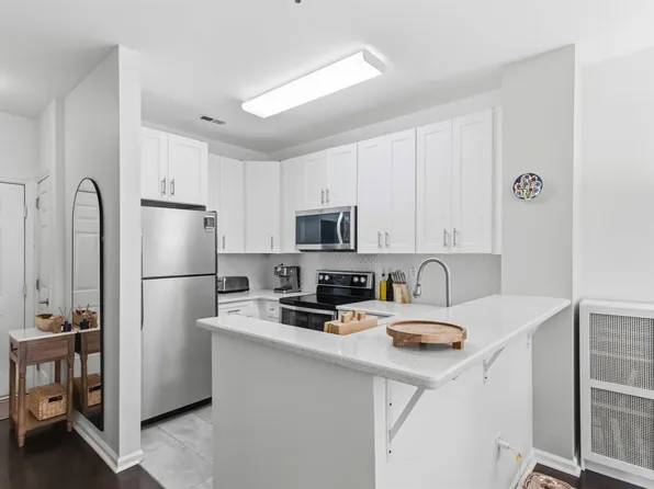 26 Avenue At Port Imperial APT 313, West New York, NJ 07093