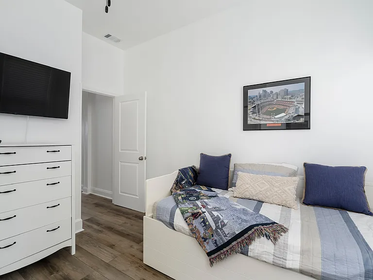 407 Oregon St — Photo 13