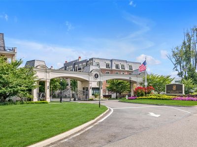 6000 Royal Court #6203, North Hills, NY, 11040