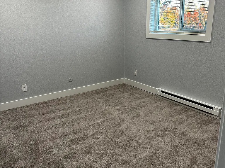 1055 Modred St — Photo 7