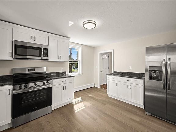 5th image of 7 Maxwell St #7