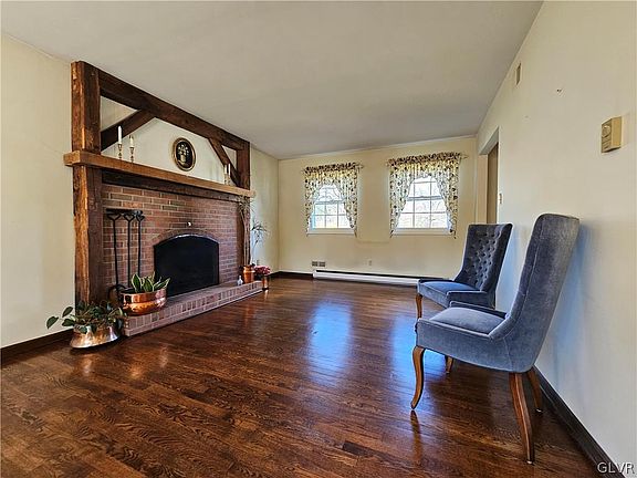 4th image of 302 Buckingham Dr