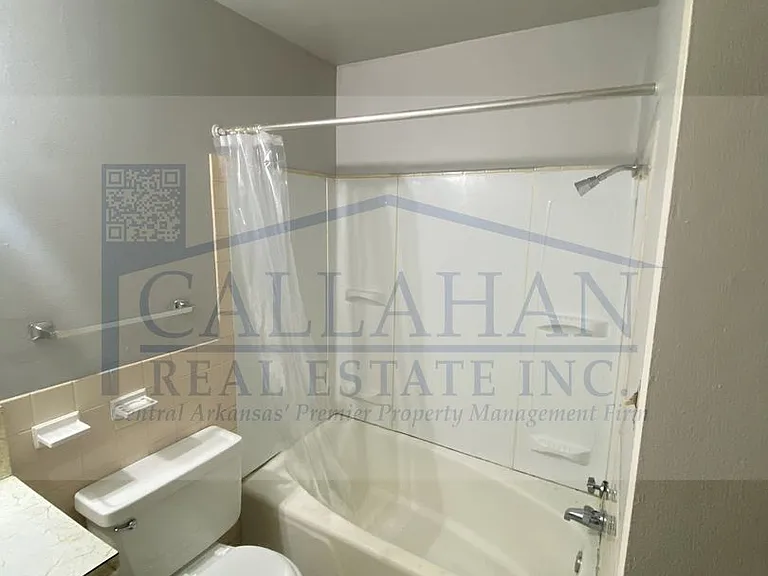604 W M Ave — Photo 4