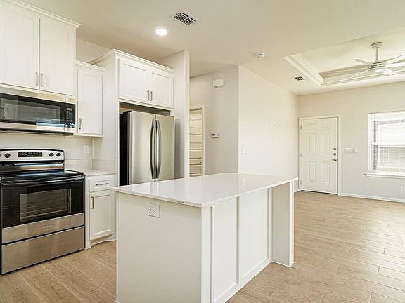 5th image of 610 N Mountain Rd #4