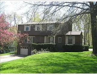 229 Cornwall Dr photo 1