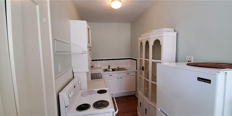 2nd image of 2101 14th Ave #22