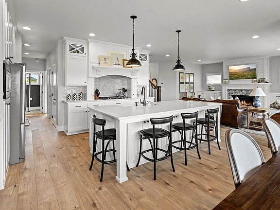 5th image of 2508 McLeod Dr E