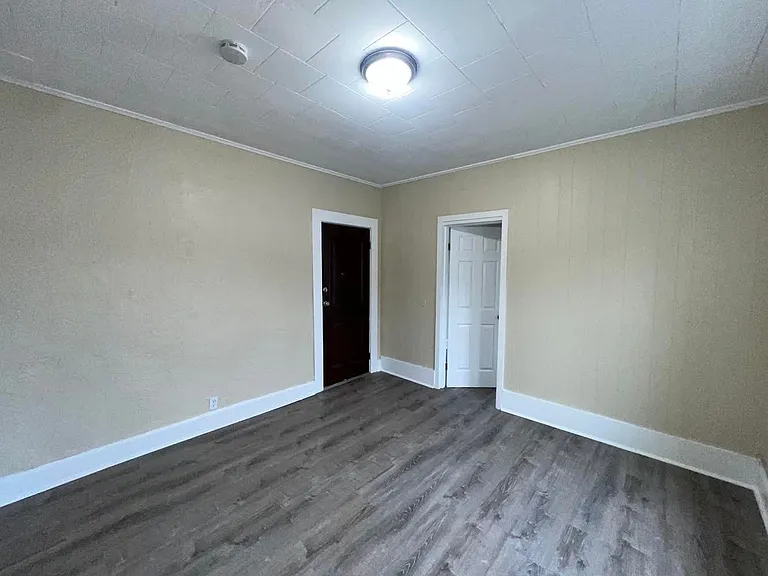 1475 Dwight St — Photo 8