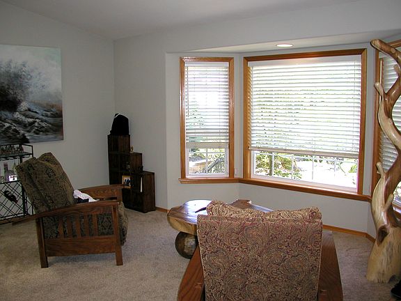 www.LamoureuxRealEstate.com