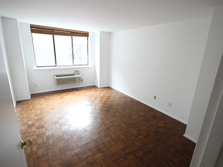 300 Newark St #4F — Photo 3