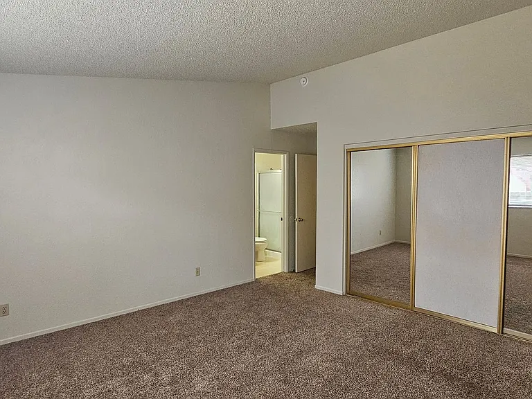 2376 Fieldcrest Dr — Photo 8