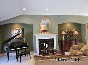 4th image of 1205 S Oxfordshire Ln