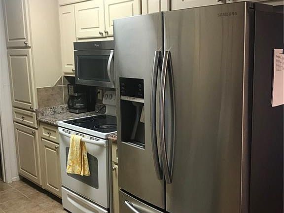 3rd image of 804 Lewis Dr
