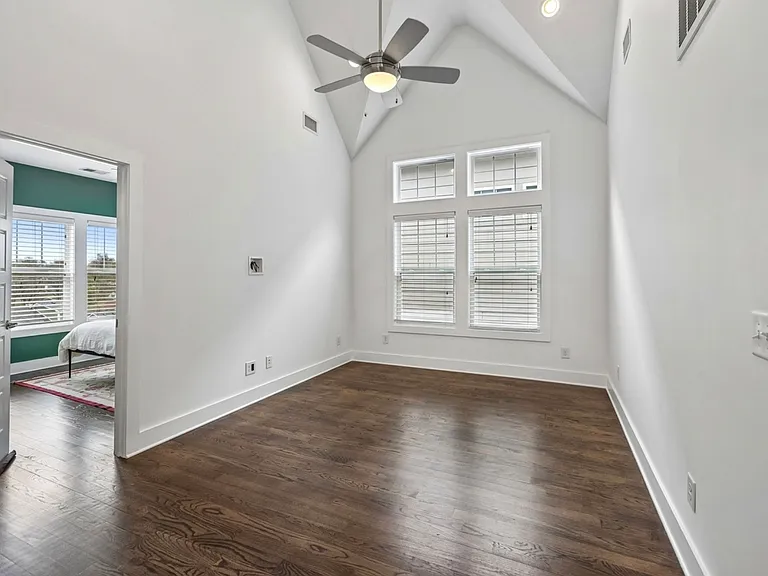 2324 Riverside Dr — Photo 6