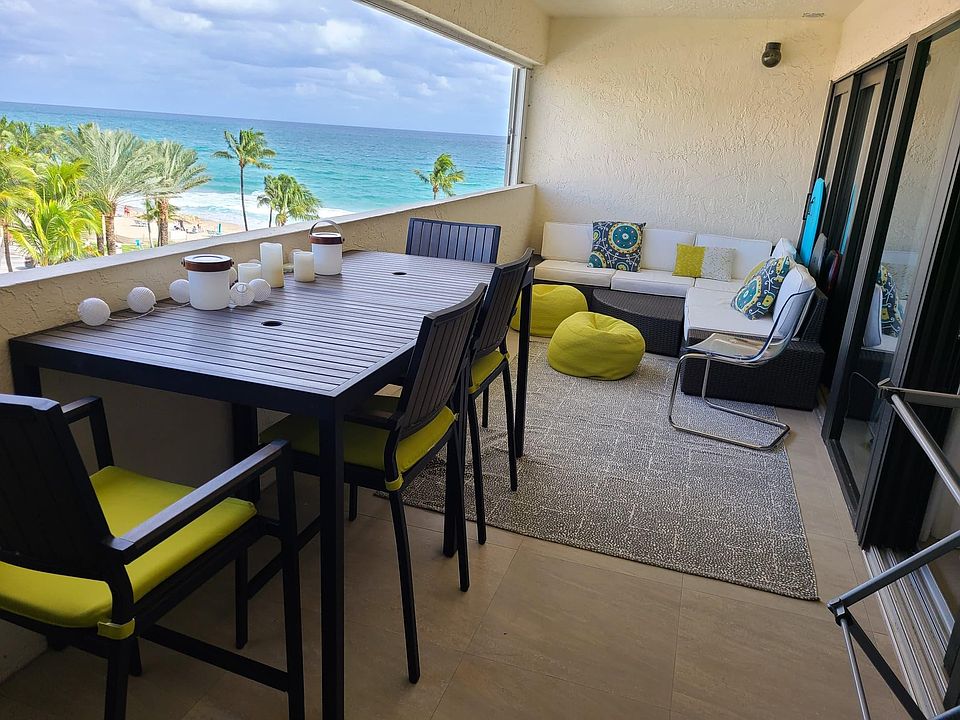 Huge balcony, gorgeous view!