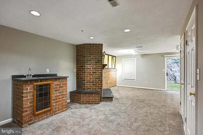 4954 Lockard Dr — Photo 8