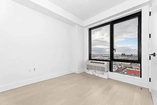 Rented by Tapiro Realty | media 27