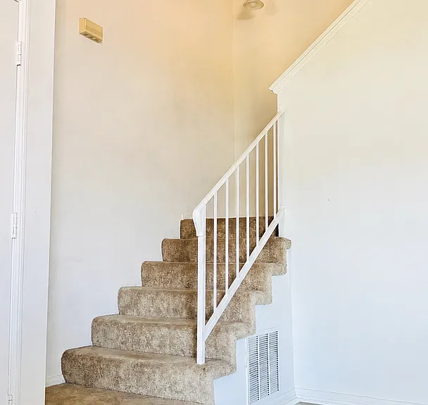 825 Warwick Ave — Photo 9