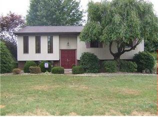 202 Canterbury Ln, North Versailles, PA