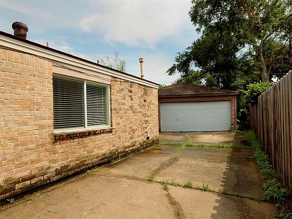 3rd image of 6107 Vickijohn Dr