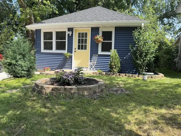 W5392 Delavan DRIVE, Elkhorn, WI 53121