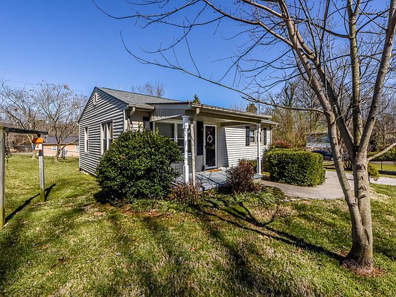 3rd image of 2117 Maple Dr