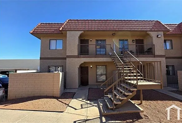 4300 N Lamont St — Photo 2