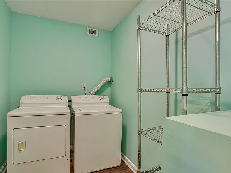 212 Jackson Ave — Photo 12