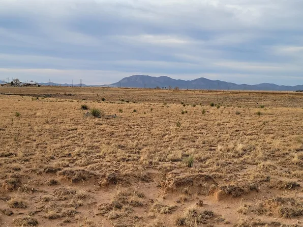 8 Mallow Dr, Moriarty, NM 87035