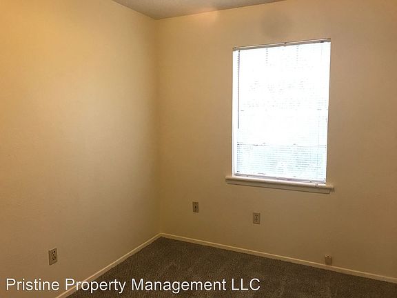 5th image of 302 S Green St APT 14