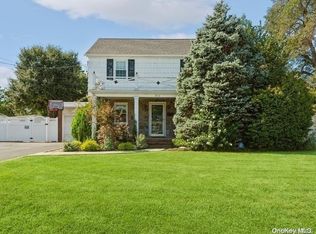 812 Bellmore Rd, North Bellmore, NY 11710