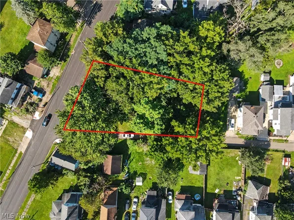 Walnut Rd SW, Massillon, OH 44647