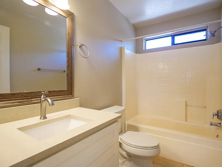 1672 W Wood Crest Ct — Photo 16