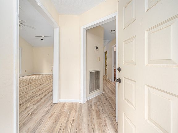 4th image of 124 Woodbridge Ln