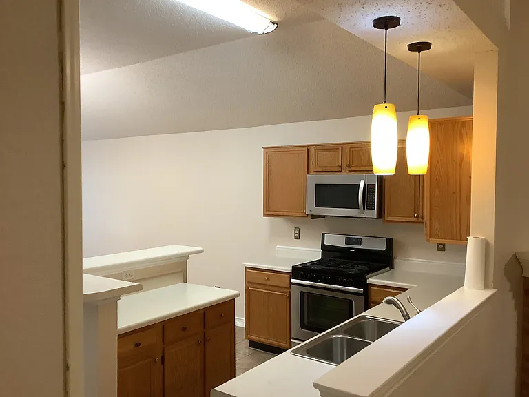 Creekpoint Dr — Photo 4