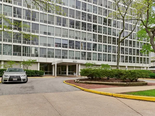 601 E 32nd St APT 800, Chicago, IL 60616