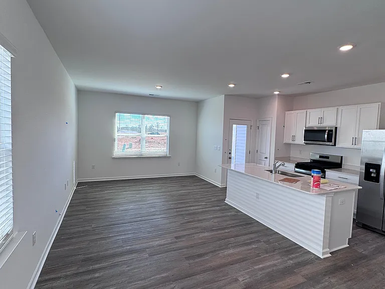 123 Starlight St — Photo 3