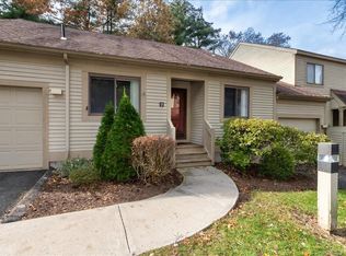 9 Putnam Ln #9, Avon, CT 06001