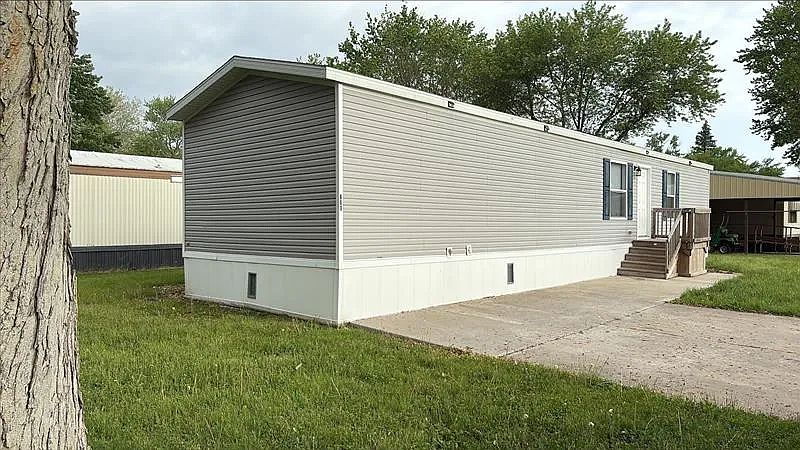 1st image of 803 Carriage Lane Est