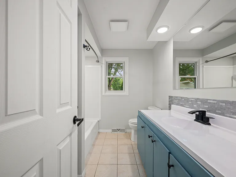 1597 Edward Dr — Photo 14